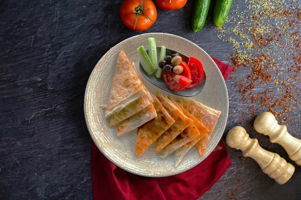 Sucuklu kaşarlı gözleme